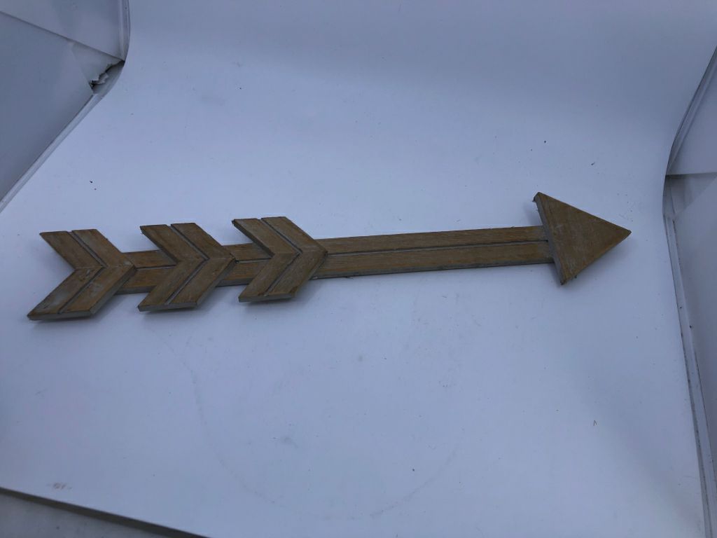 WOOD ARROW WALL DECOR.