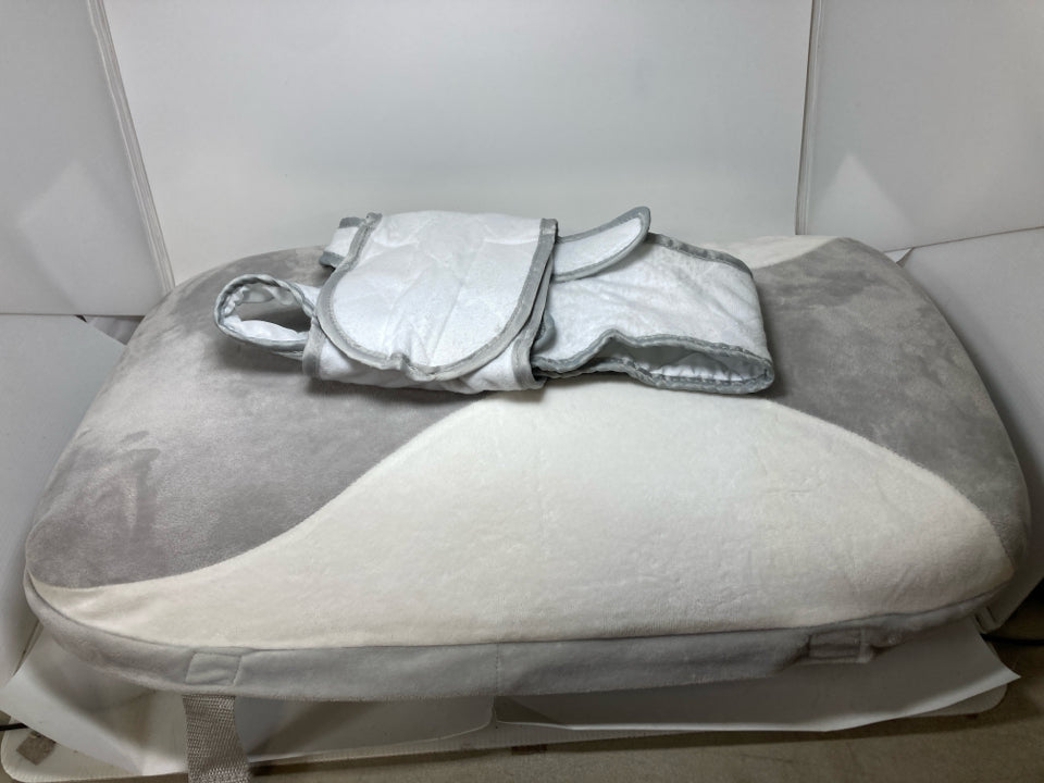 Babocush Newborn Comfort Cushion *Minor Marks
