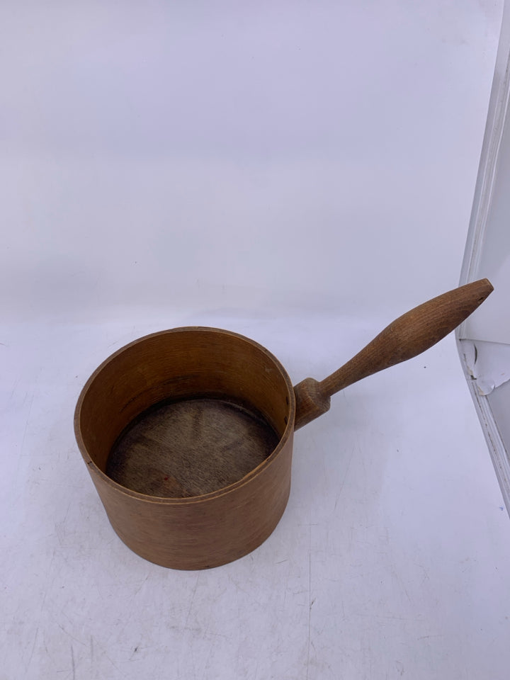 CIRCLE WOOD BASE W/ HANDLE DECORATIVE POT?.
