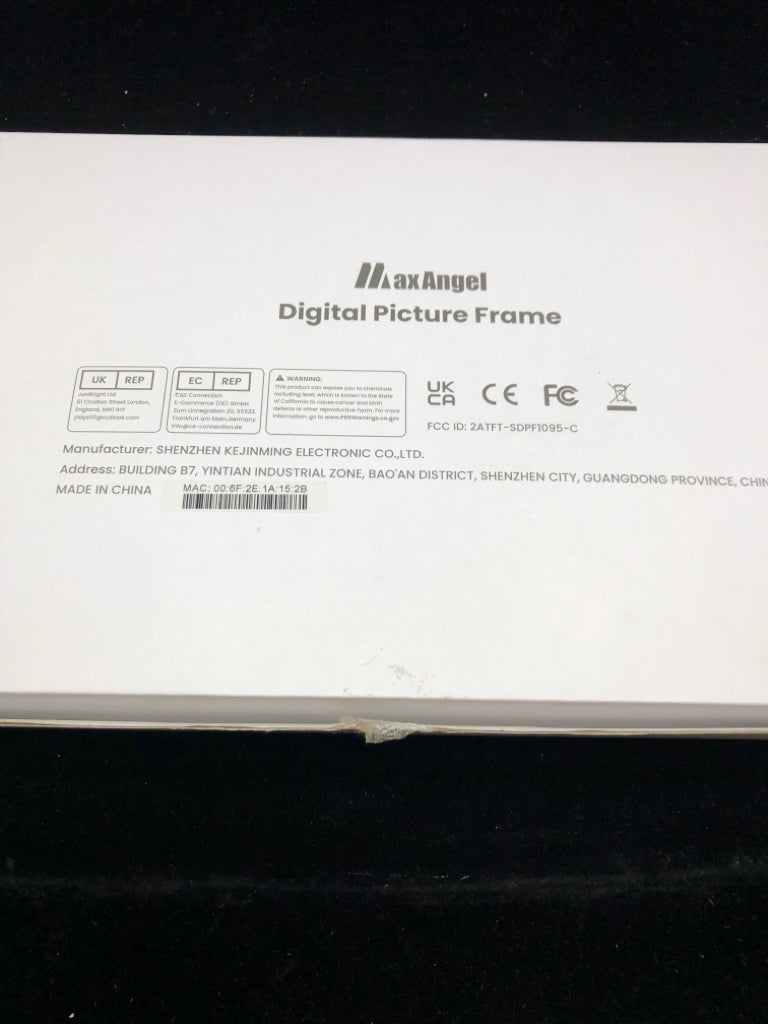 NIB DIGITAL PICTURE FRAME.