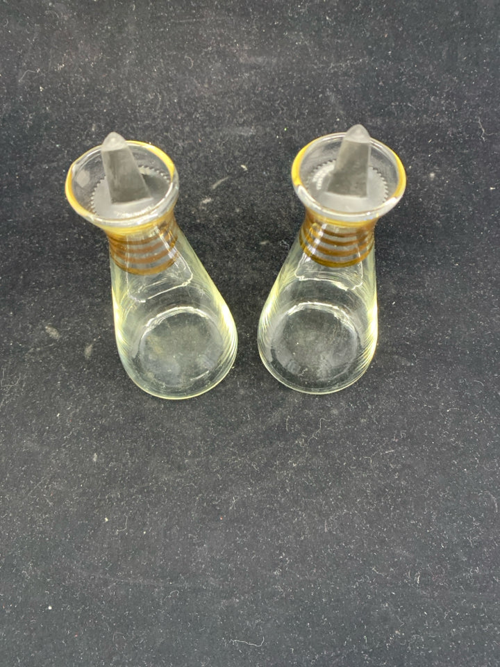 2 VTG PYREX OIL AND VINEGAR DISPENSER BOTTLES.