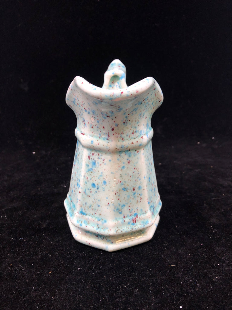 VTG SMALL BLUE SPECKLED CREAMER.