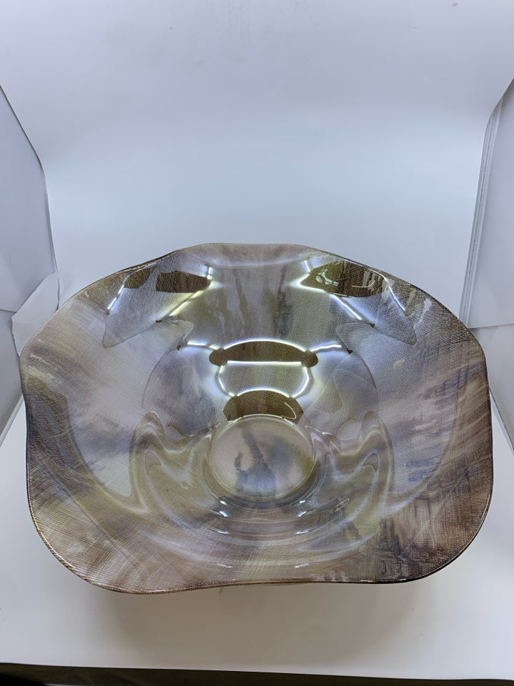 LARGE BROWN GLASS CENTERPIECE BOWL.