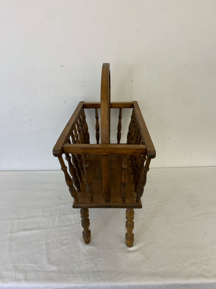 VTG WOOD MAGAZINE RACK.