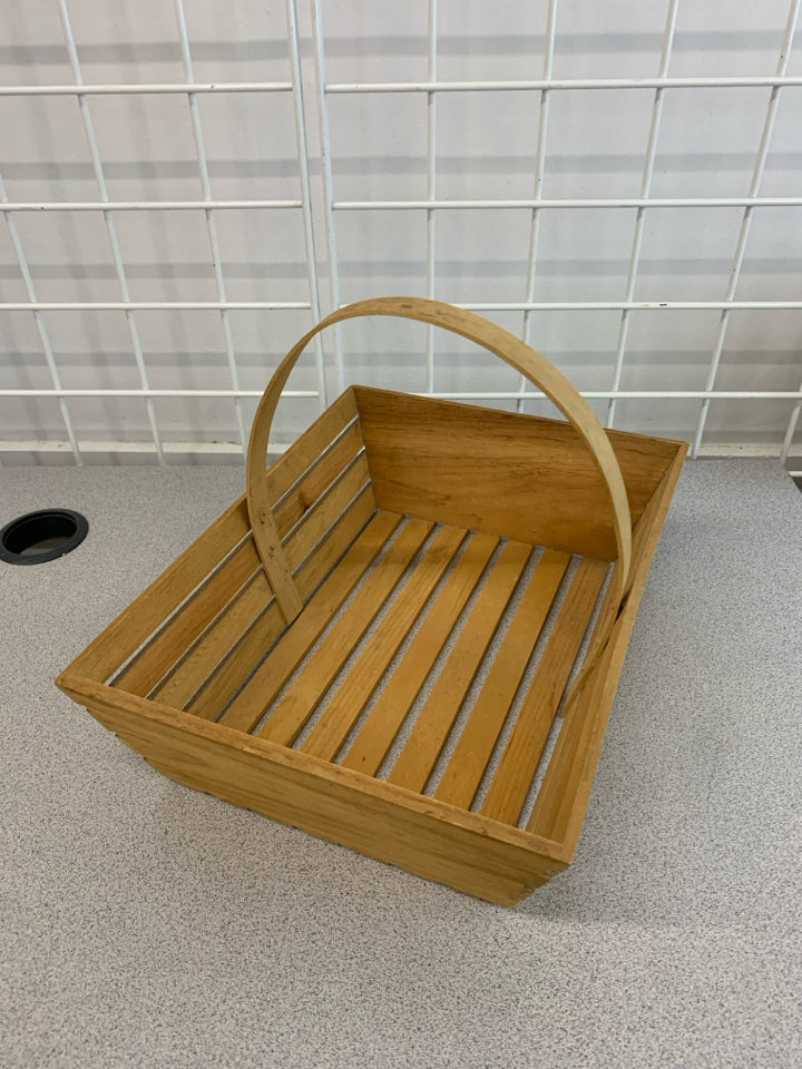 SM WOODEN BASKET.
