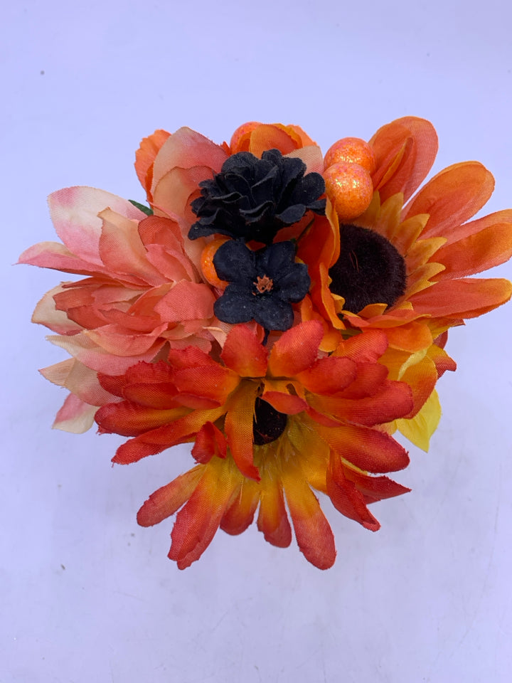 SMALL ORANGE FLORAL ARRANGEMENT.