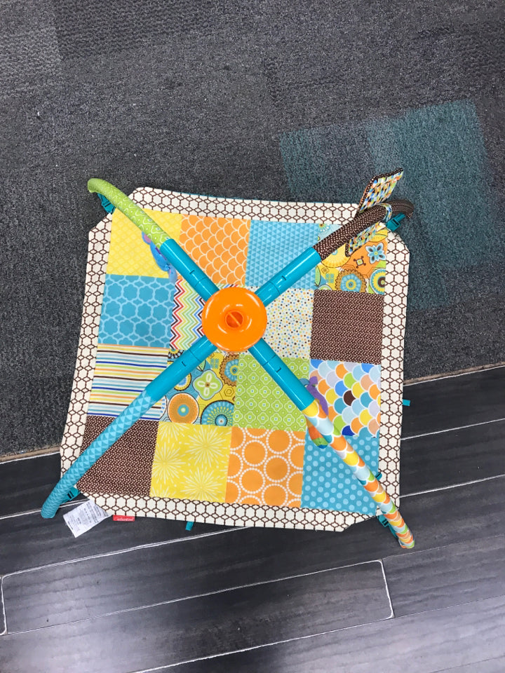 Infantino Twist & Fold Activity Gym & Play Mat