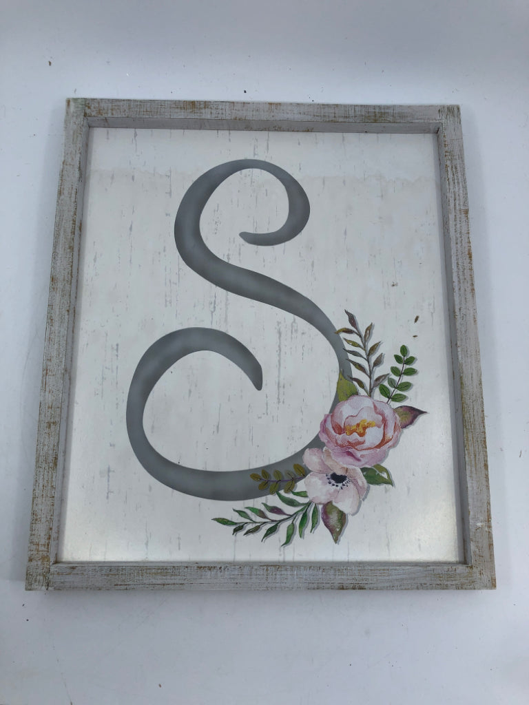 "S" FLORAL MONOGRAM.
