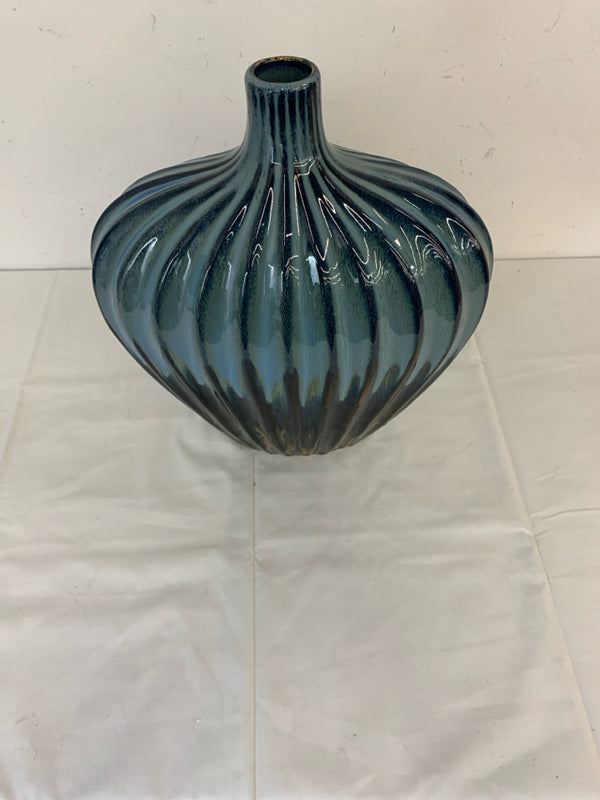 WIDE BLUE DRIP VASE W NARROW TOP.