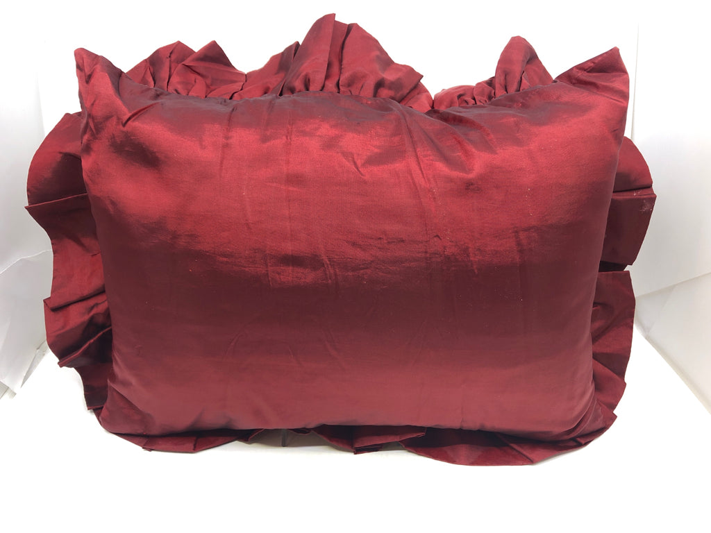 RED RECTANGLE RUFFLE PILLOW.