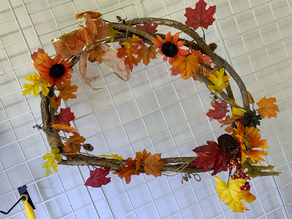 TWIG W FAUX LEAVES WREATH.