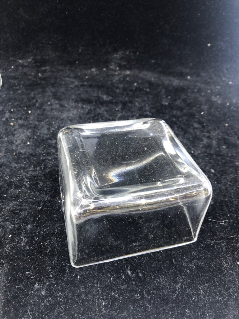 NIB GLASS SNACK DISH SET.