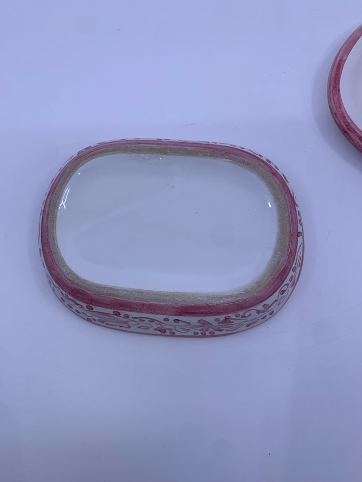 CERAMIC PINK DRAINING SOAP DISH.