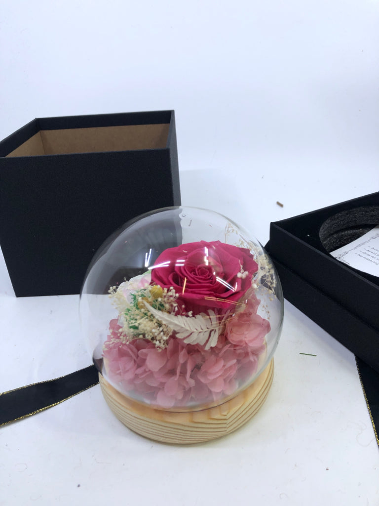 NIB PINK ROSES IN GLASS- NEEDS BATTERY.