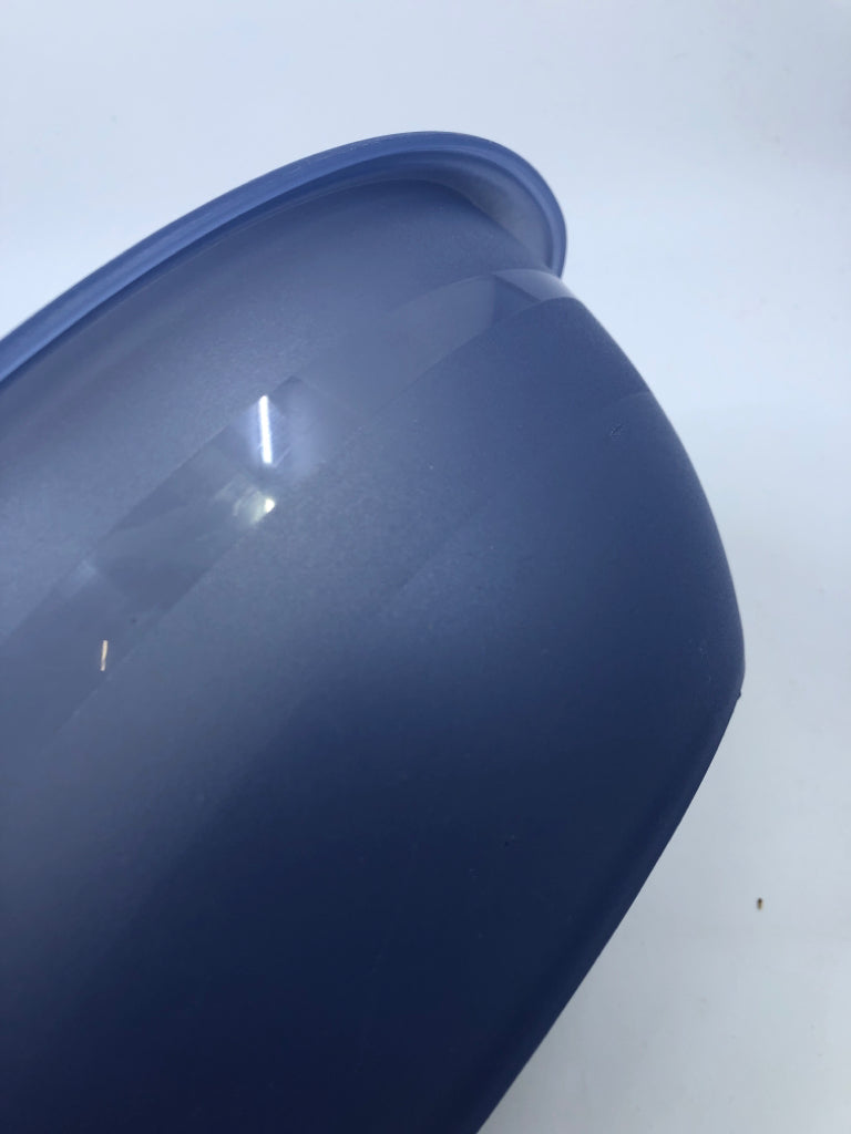 BLUE TUPPERWARE BOWL W LID.