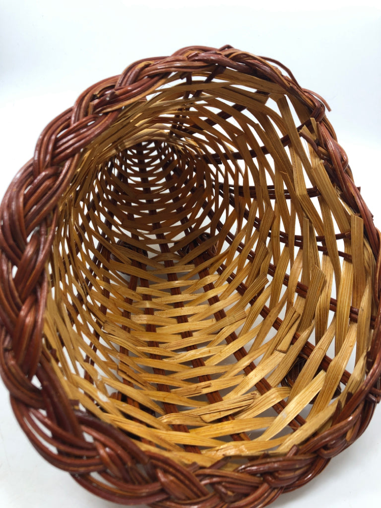 WOVEN WICKER BROWN/TAN CORNUCOPIA.