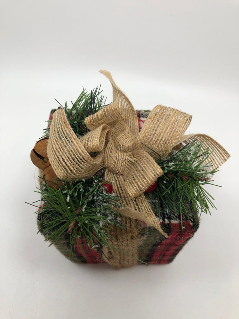 DECOR FABRIC PRESENT.