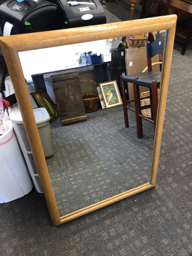 LARGE LIGHT WOOD MIRROR.