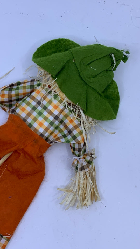 GREEN HAT SCARECROW STAKE.