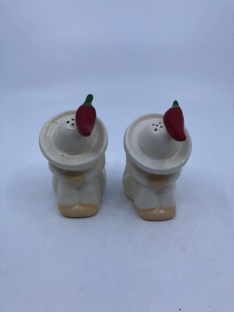 VTG WHITE CERAMIC SIESTA MEN WITH CHILE PEPPER S/P SHAKERS.