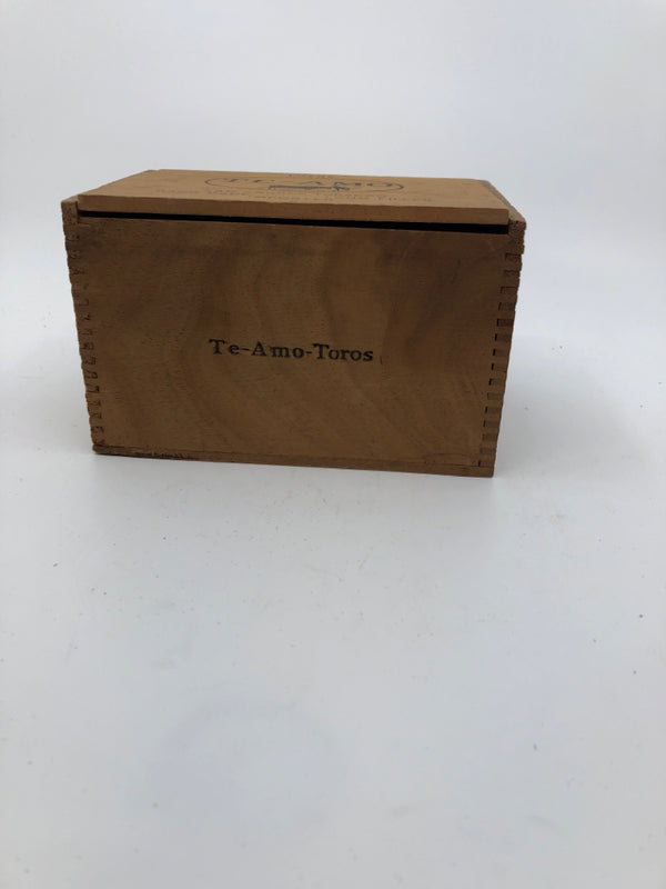 VTG TOBACCO CIGAR HOLDER WOOD BOX.