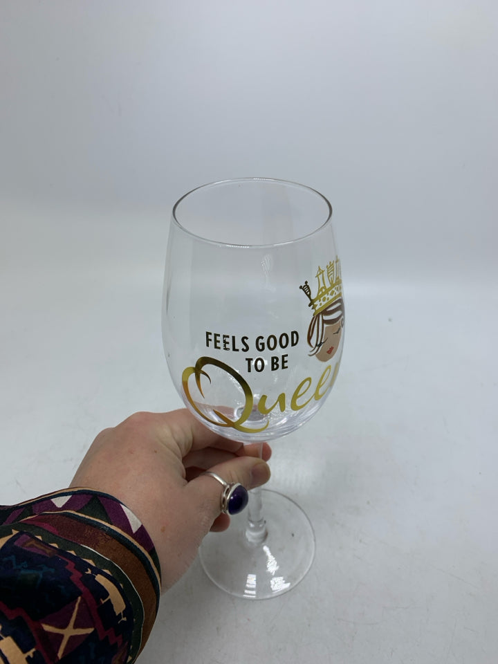 CLEAR FEELS GOOD TO BE QUEEN WINE GLASS.