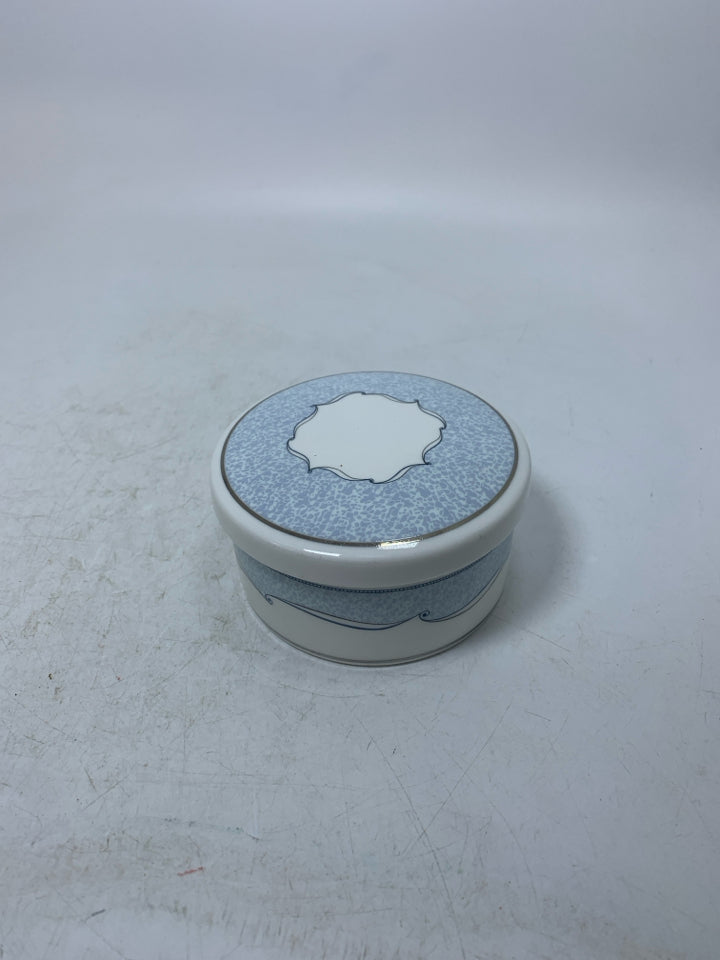 WEDGWOOD BONE CHINA VENICE ROUND RING HOLDER TRINKET BOX.