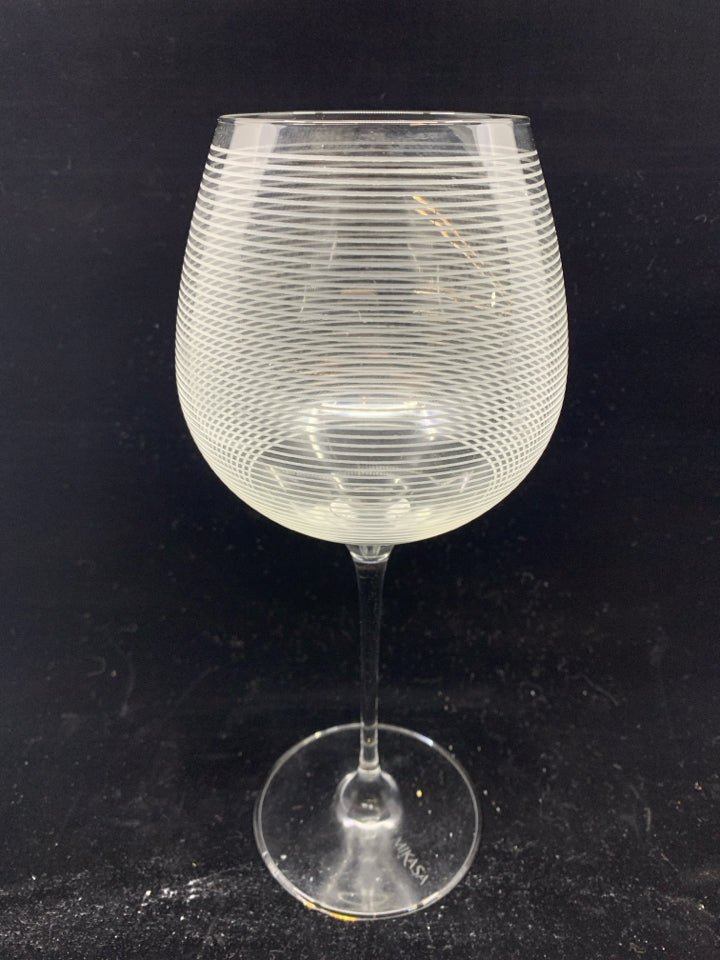 4 ETCHED DOTS & STRIPES WINE GLASSES.