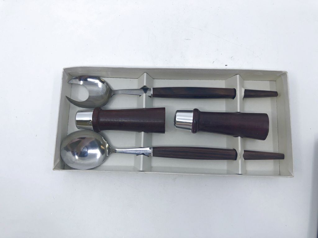 VTG SALAD SERVING SET.