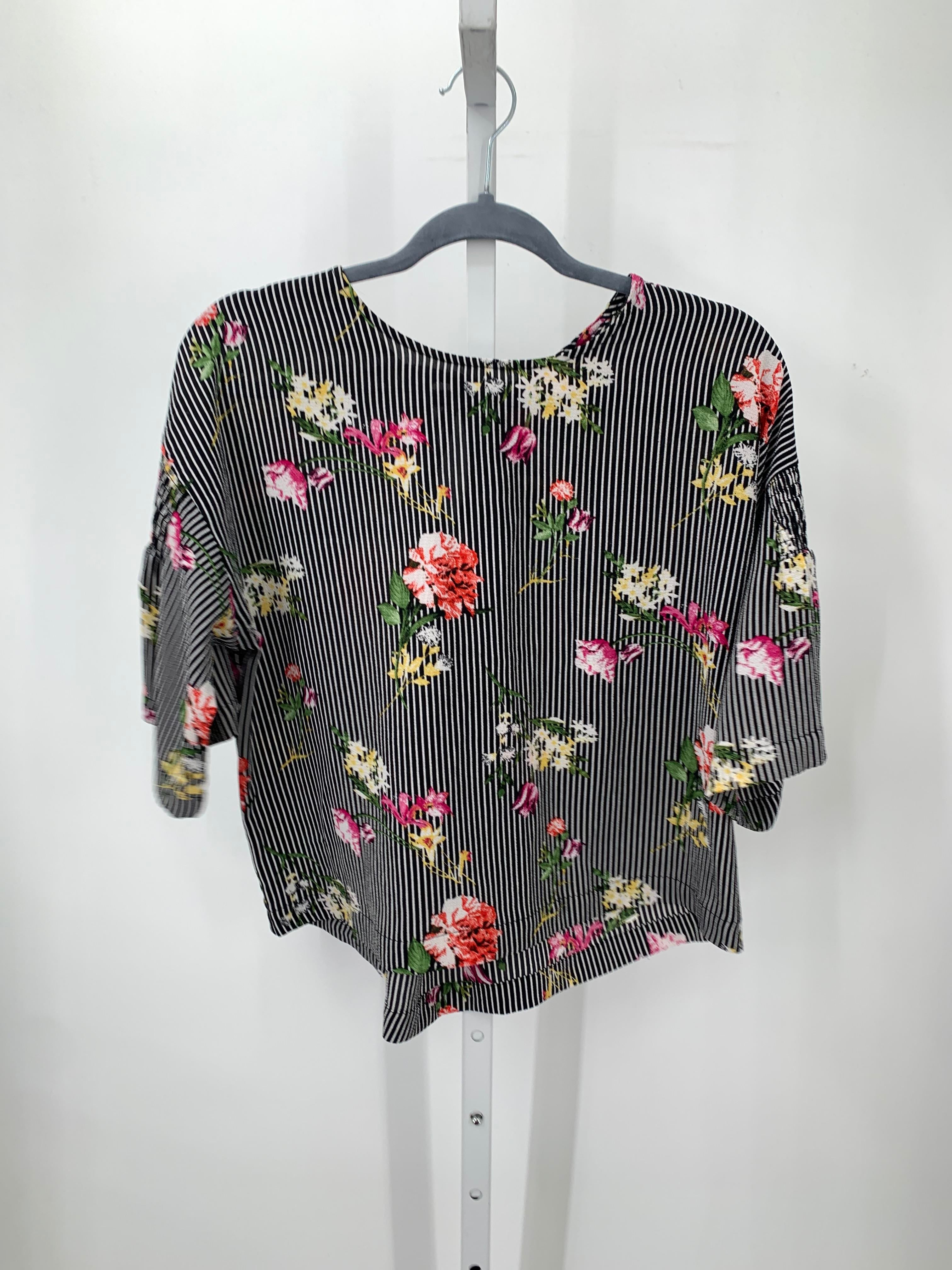 Size Large Juniors Short Sleeve Shirt