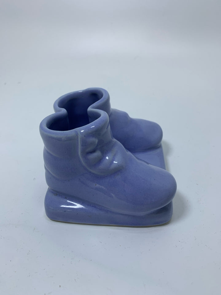 VTG POTTERY BABY SHOES.