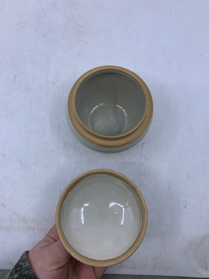 CREAM SHORT POTTERY CANISTER W/ LIGHT BLUE BAND WHITE WAVE OUTLINES.