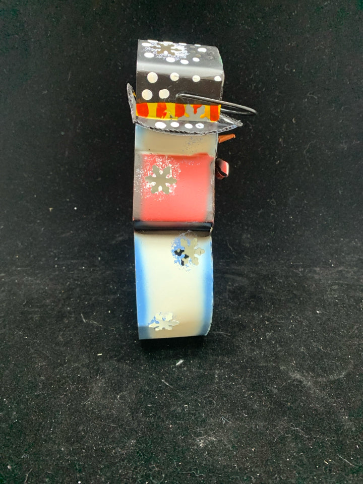METAL SNOWMAN TEALIGHT HOLDER.