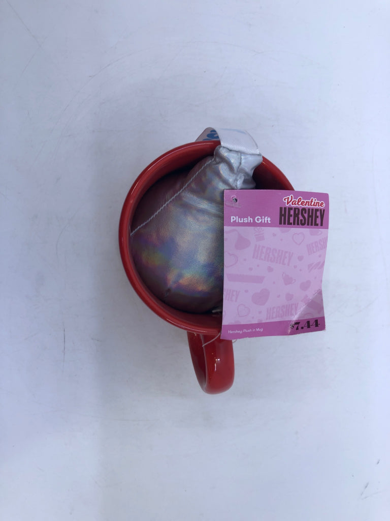 NIP KISSES MUG W PLUSH.