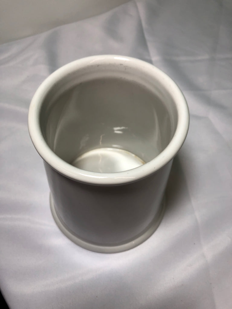 WHITE UTENSIL HOLDER.