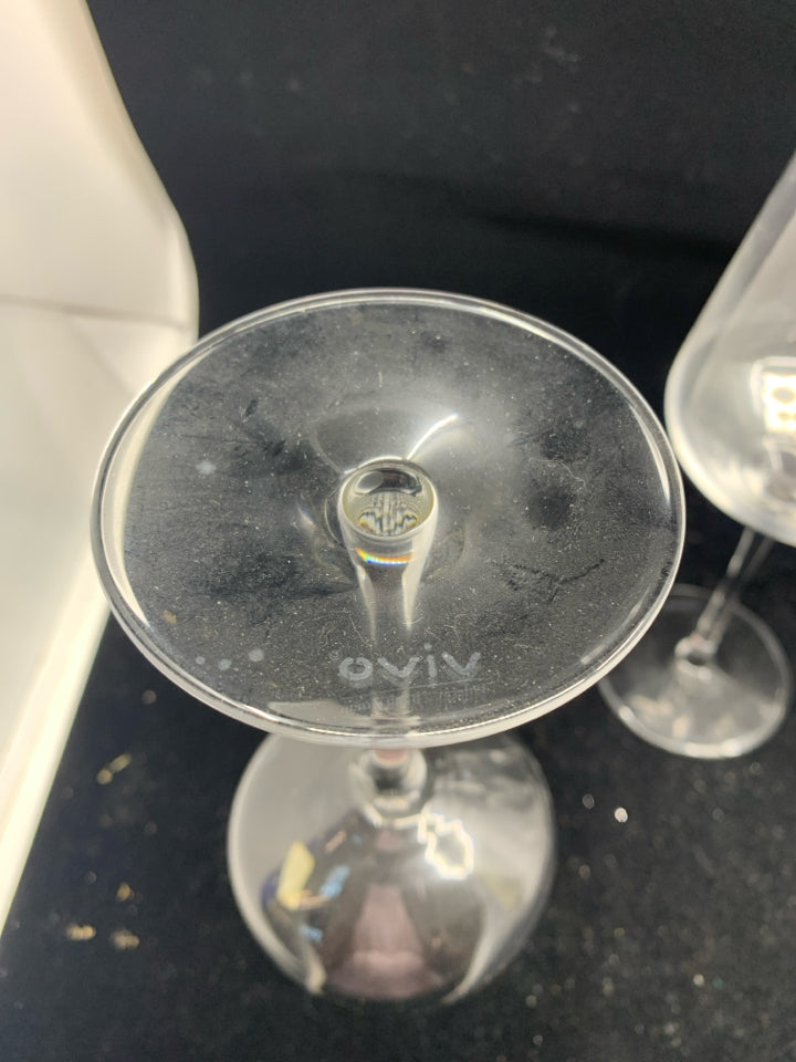 4 VIVO WINE GLASSES.