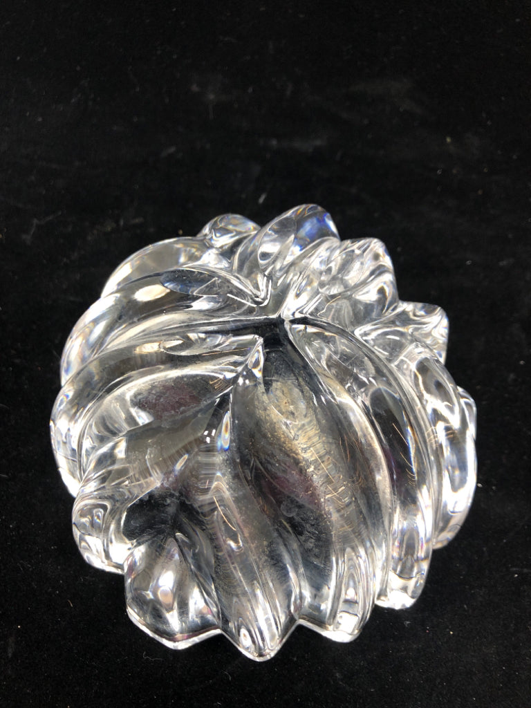 HEAVY CUT GLASS RIBBED BOWL.