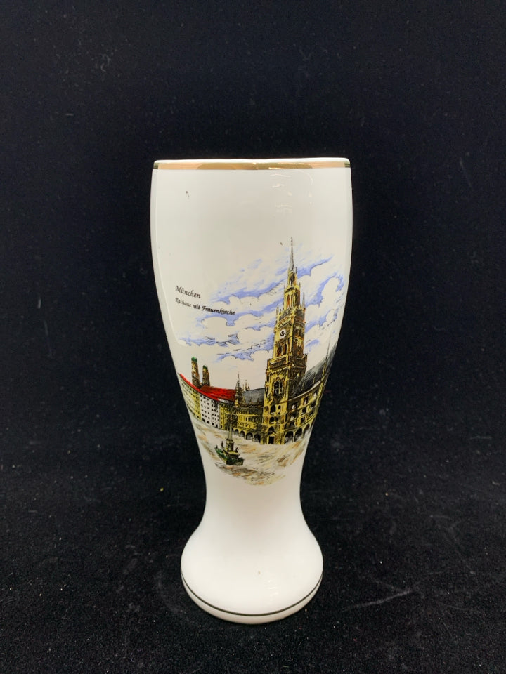 VTG MUNICH PAINTED CERAMIC VASE W/GOLD RIM.