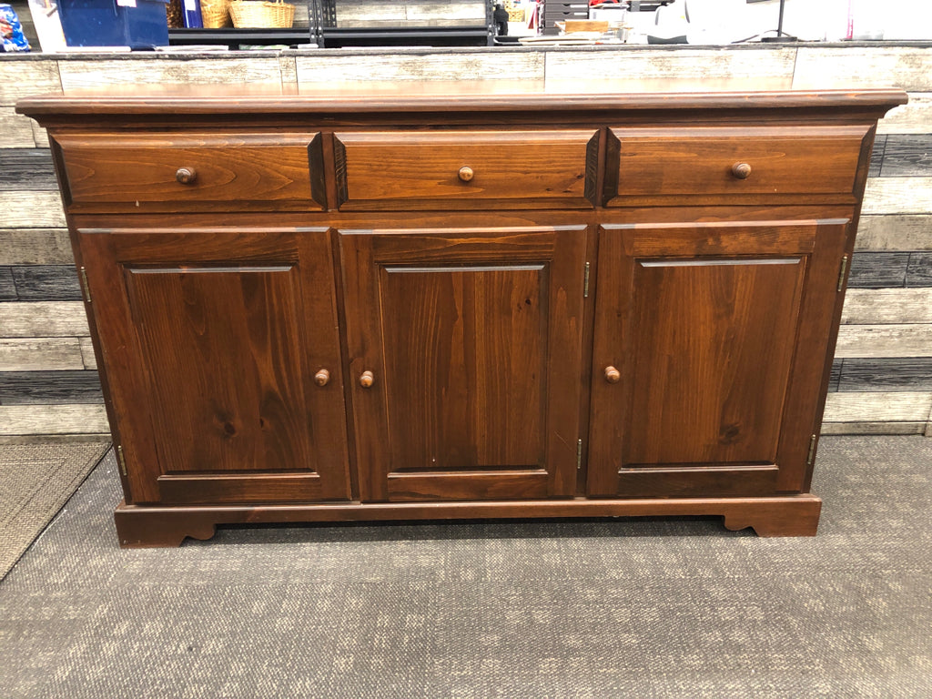 SOLID WOOD BROWN BUFFET TABLE 3 DRAWERS/3 CABINETS.