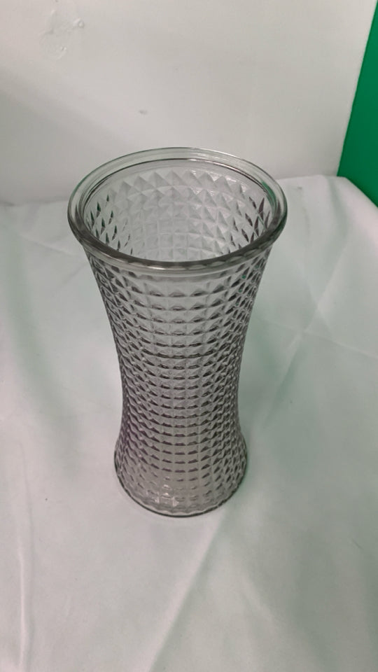 SQUARE PATTERN VASE.