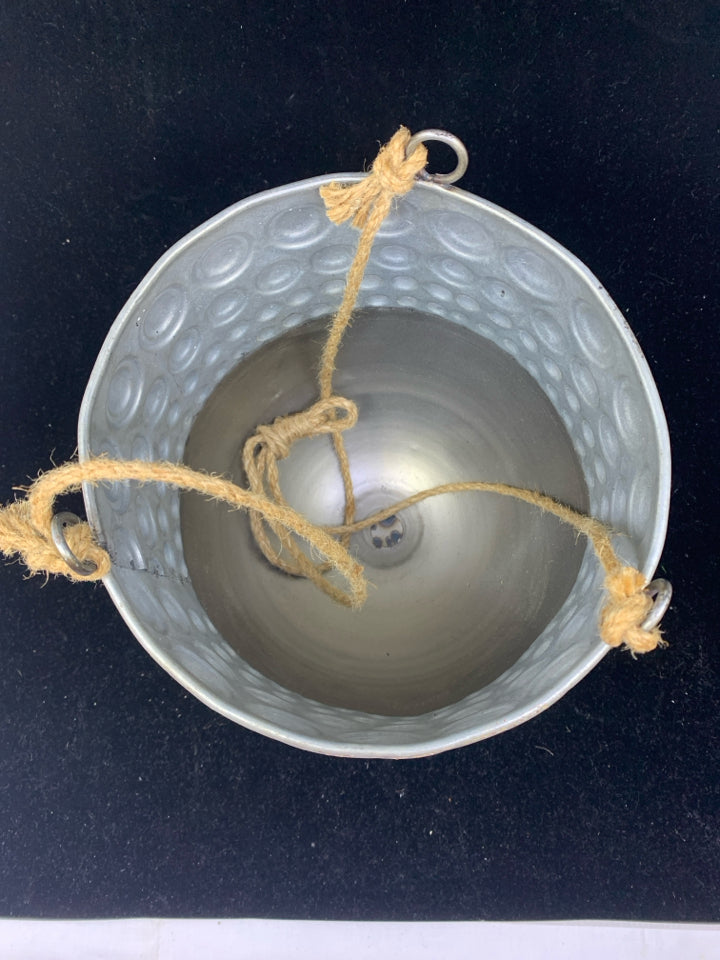 ROUND METAL WHITE WASHED HANGING PLANTER.