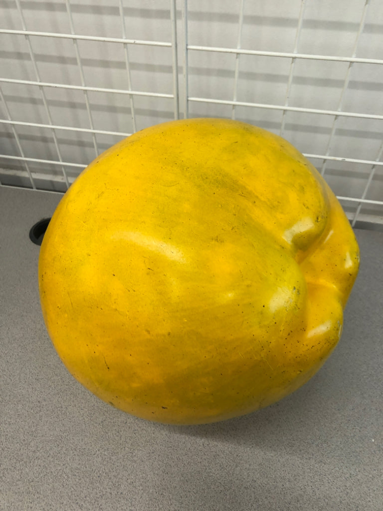 JUMBO PEAR DECOR.