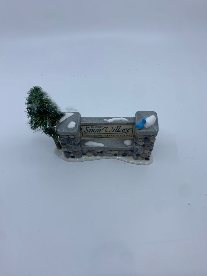 DEPARTMENT 56 CERAMIC SNOW VILLAGE SIGN.