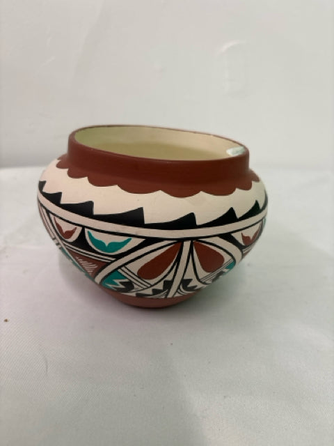 TOXA JEMEZ SIGNED MEXICO POTTERY VASE.