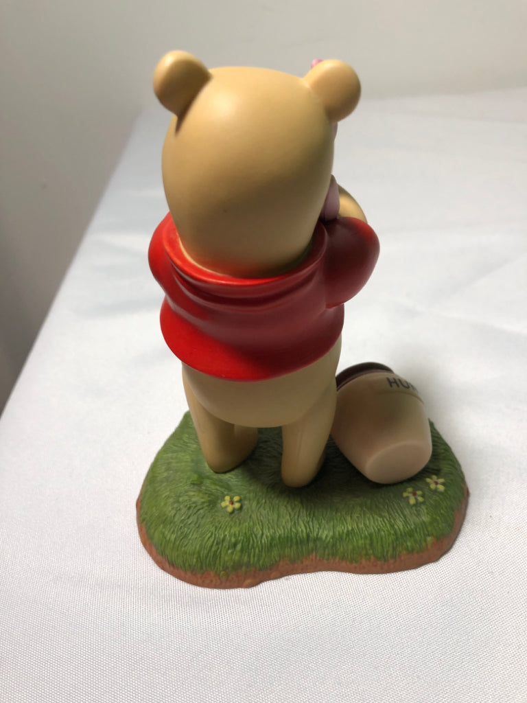 WINNIE THE POOH AND PIGLET FIGURE.