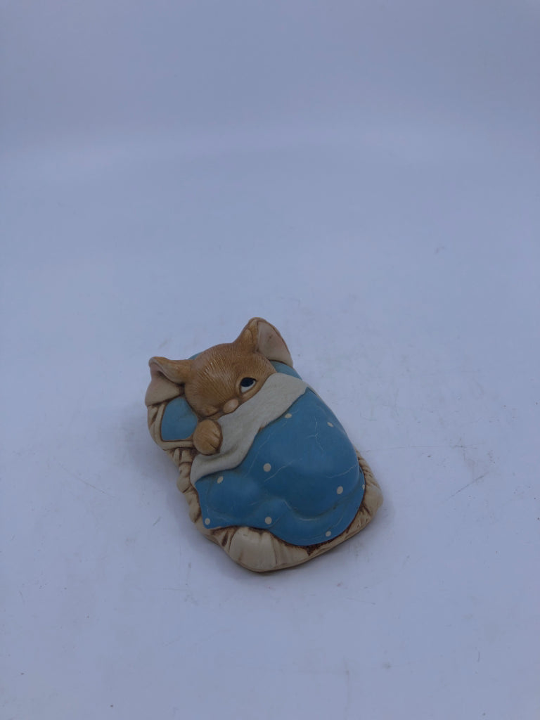 VTG PENDELFIN BUNNY PEEPS IN BLUE BEDDING.