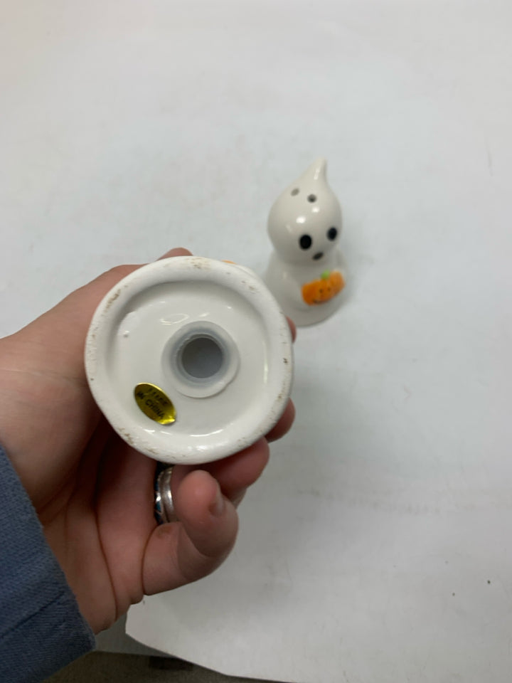 CERAMIC GHOST SALT/PEPPER SHAKERS.