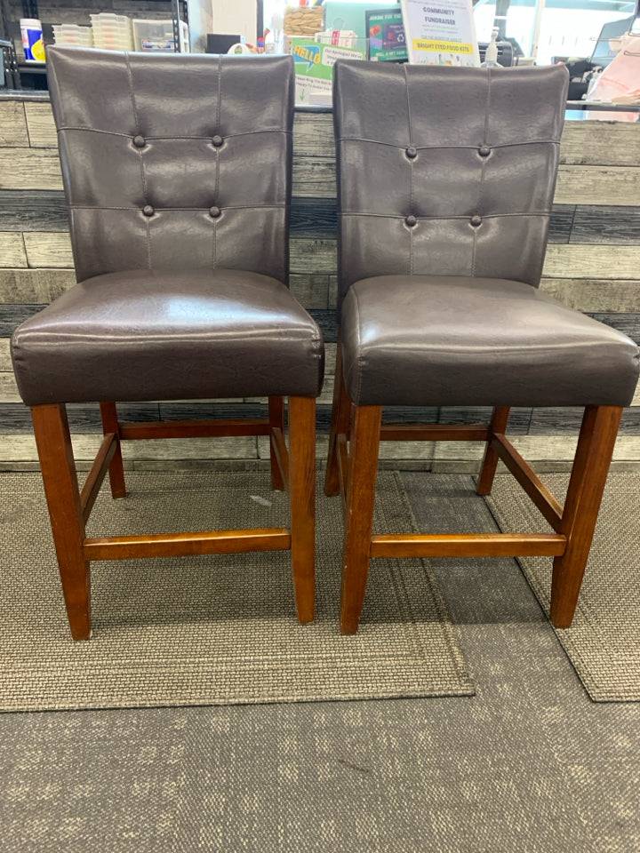 2 BROWN FAUX LEATHER BAR STOOLS.