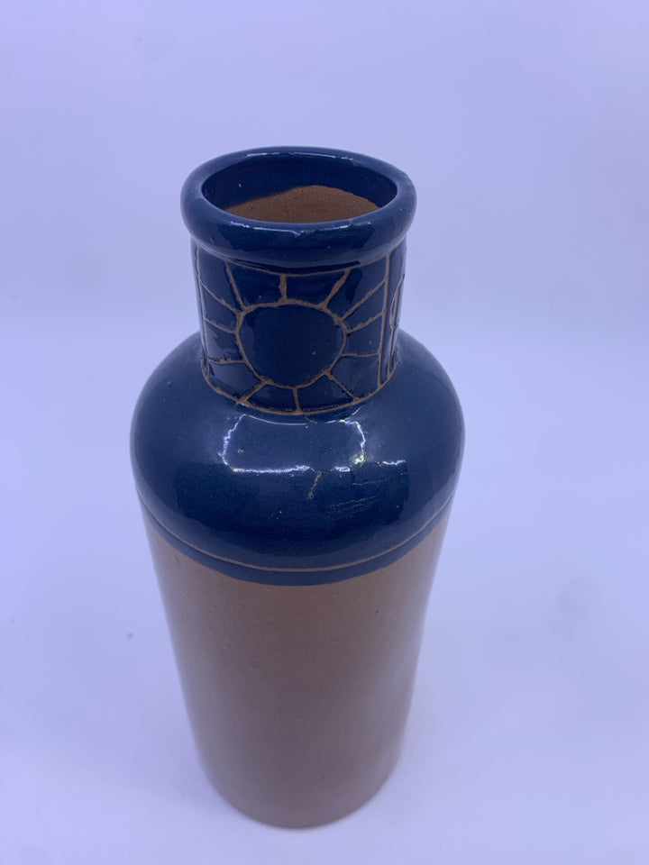 BROWN BASE VASE W/ DARK BLUE NECK W/ CARVINGS.