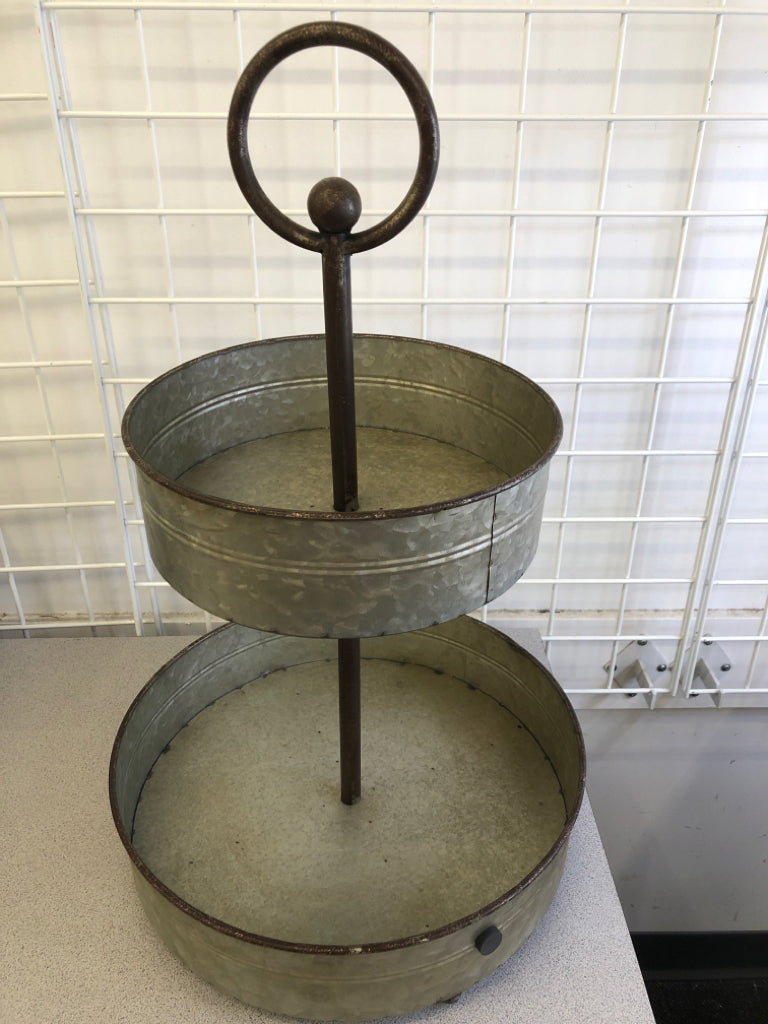 GALVANIZED 2-TIER METAL DISPLAY TRAY FARMHOUSE STYLE W/CIRCLE HANDLE.